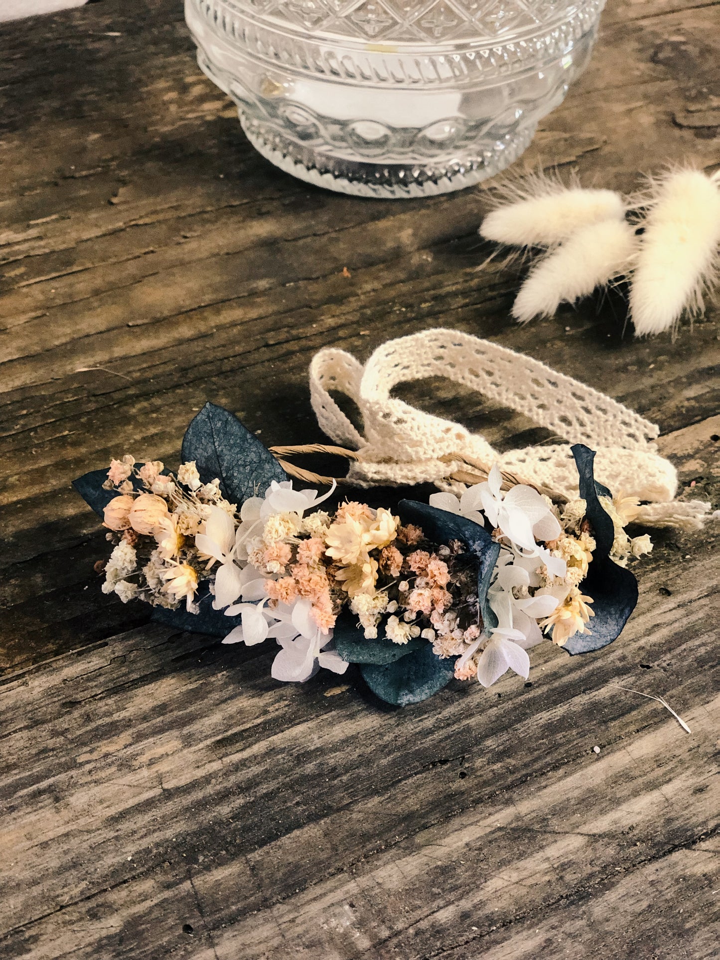 Armband aus Trockenblumen